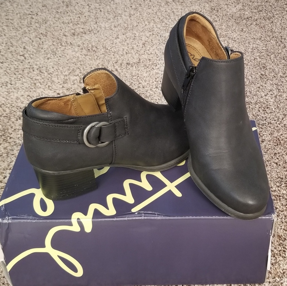 Naturalizer Natural Soul Booties